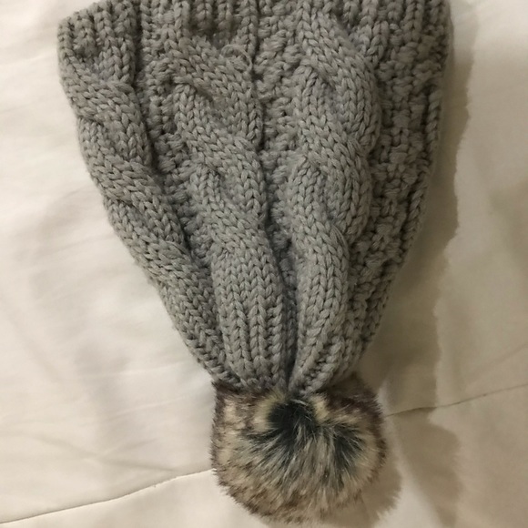 Small winter hat - Picture 2 of 2